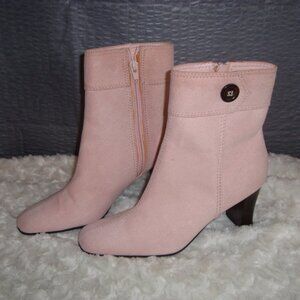 New Predictions Faux Suede Heeled Ankle Booties Zip Boots Size 5 Pink